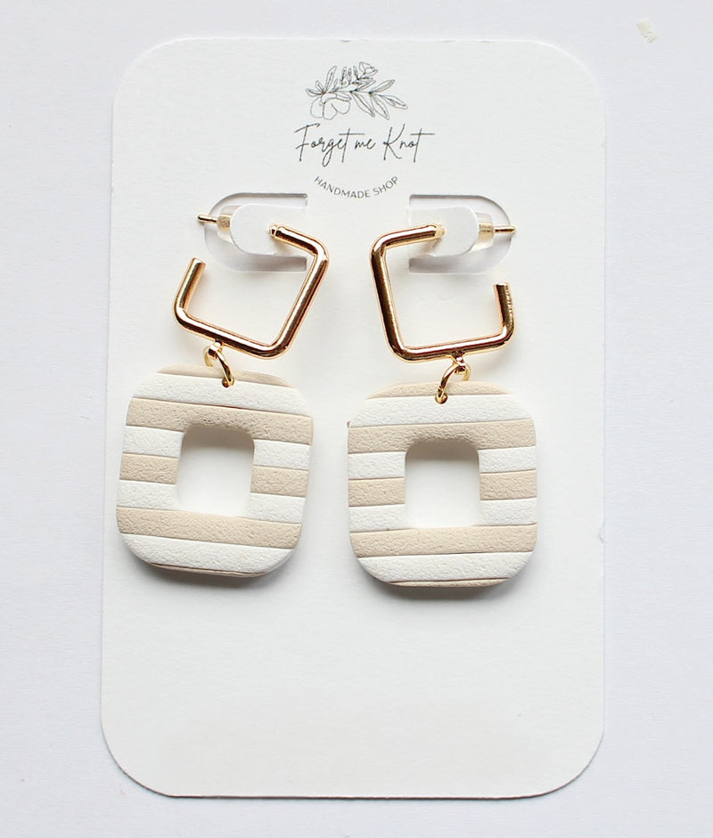 Boucles d’oreilles carrées à rayures beige