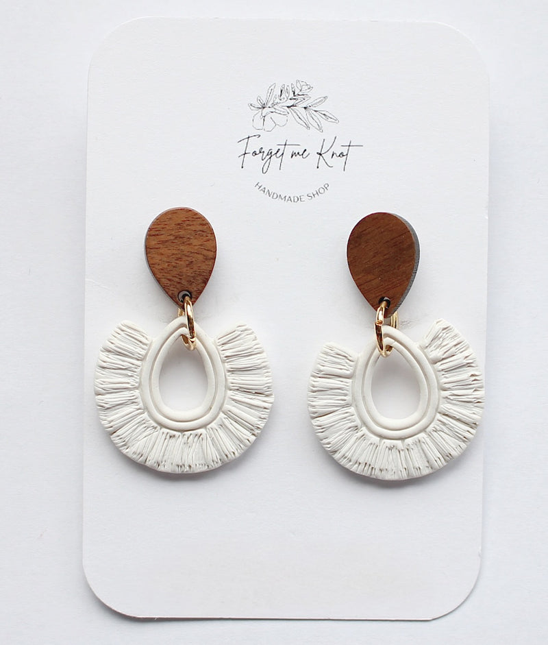 Boucles d’oreilles macramé look blanches