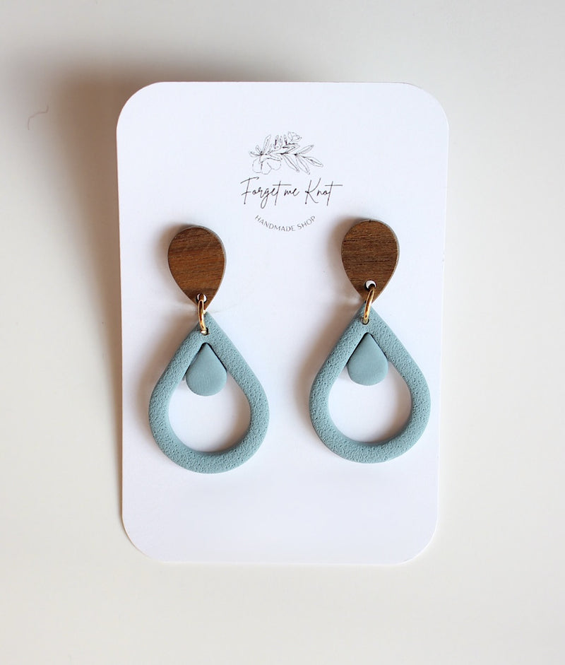 Boucles d’oreilles bois larmes bleu boréale