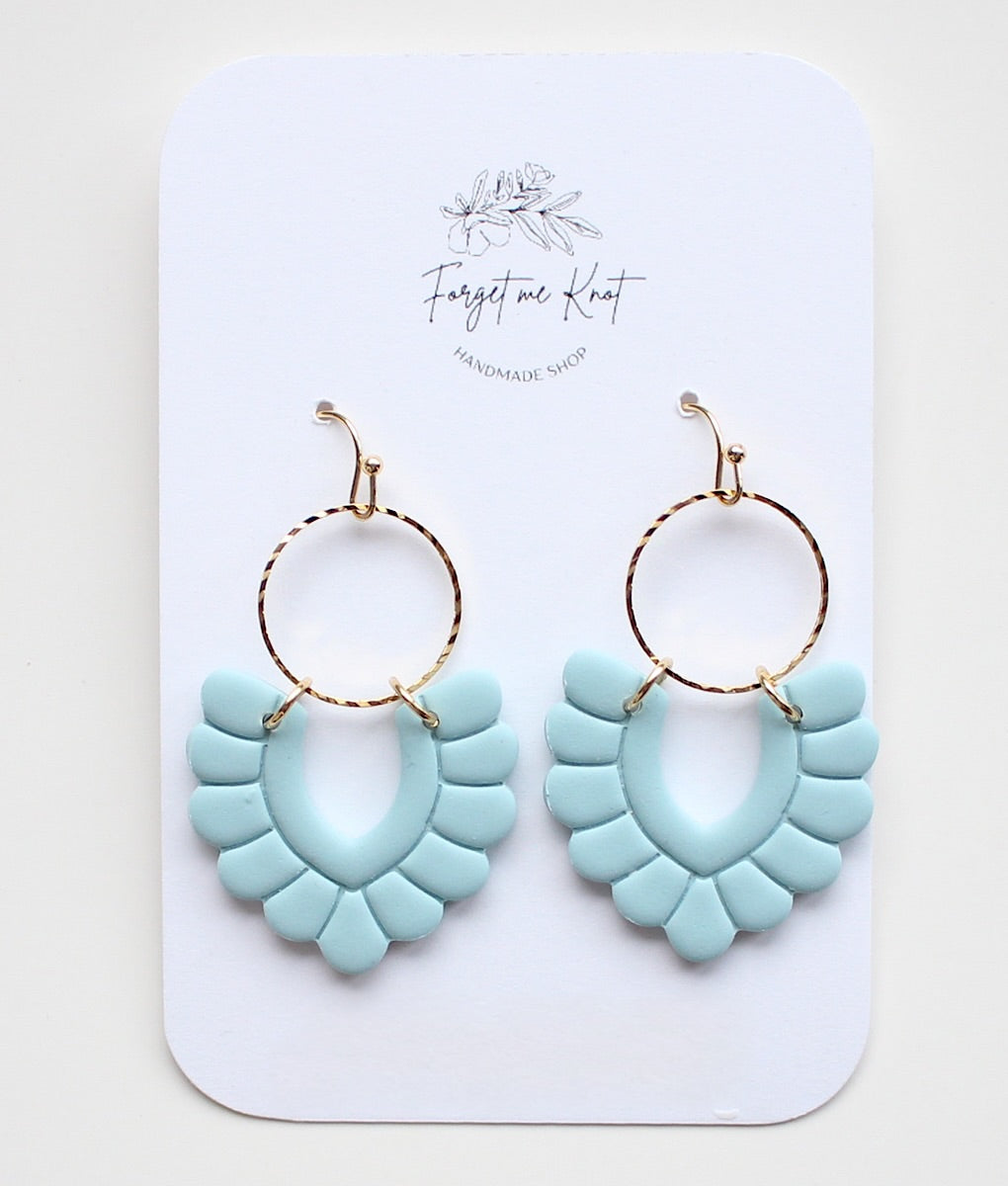 Boucles d’oreilles éventails délicates bleu pâle